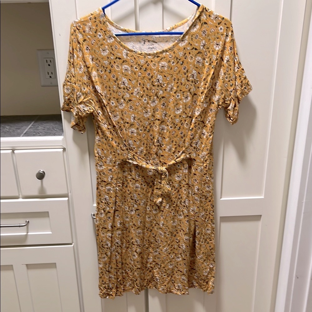 BOGO💞 Target Yellow floral Dress with tie at waist